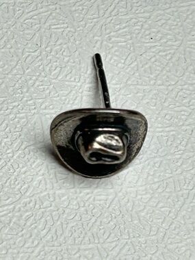 Signed Western Cowboy Hat single stud Sterling Silver 925 earring.